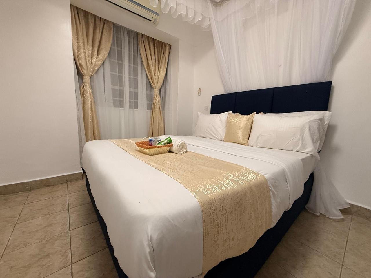 Luminus bedroom with canopy and navy headboard